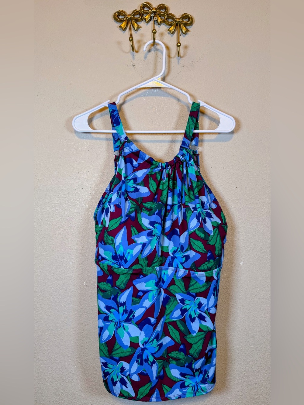 D&CO Floral Tankini A-Line Burgundy w/Periwinkle & Blues Tropic Print. Size 24
